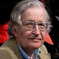 Noam Chomsky veegt vloer aan met CETA en TTIP