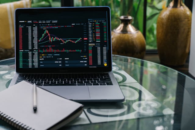 Hoe het nieuws de Bitcoin prijzen beïnvloedt